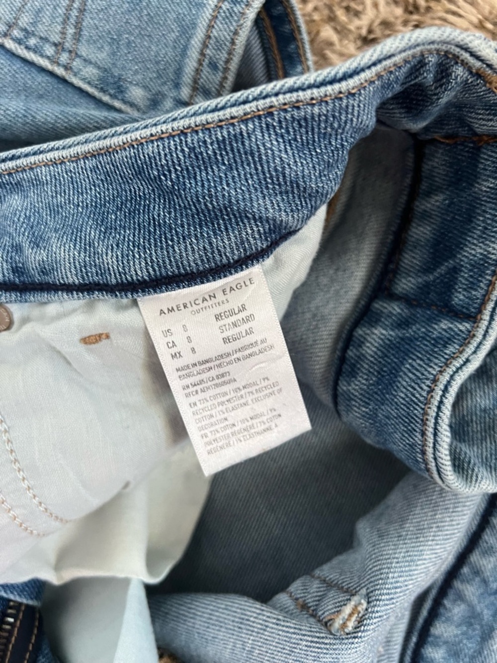 American Eagle Curvy Mom Jeans in Light Blue Denim - Picture 4 of 4